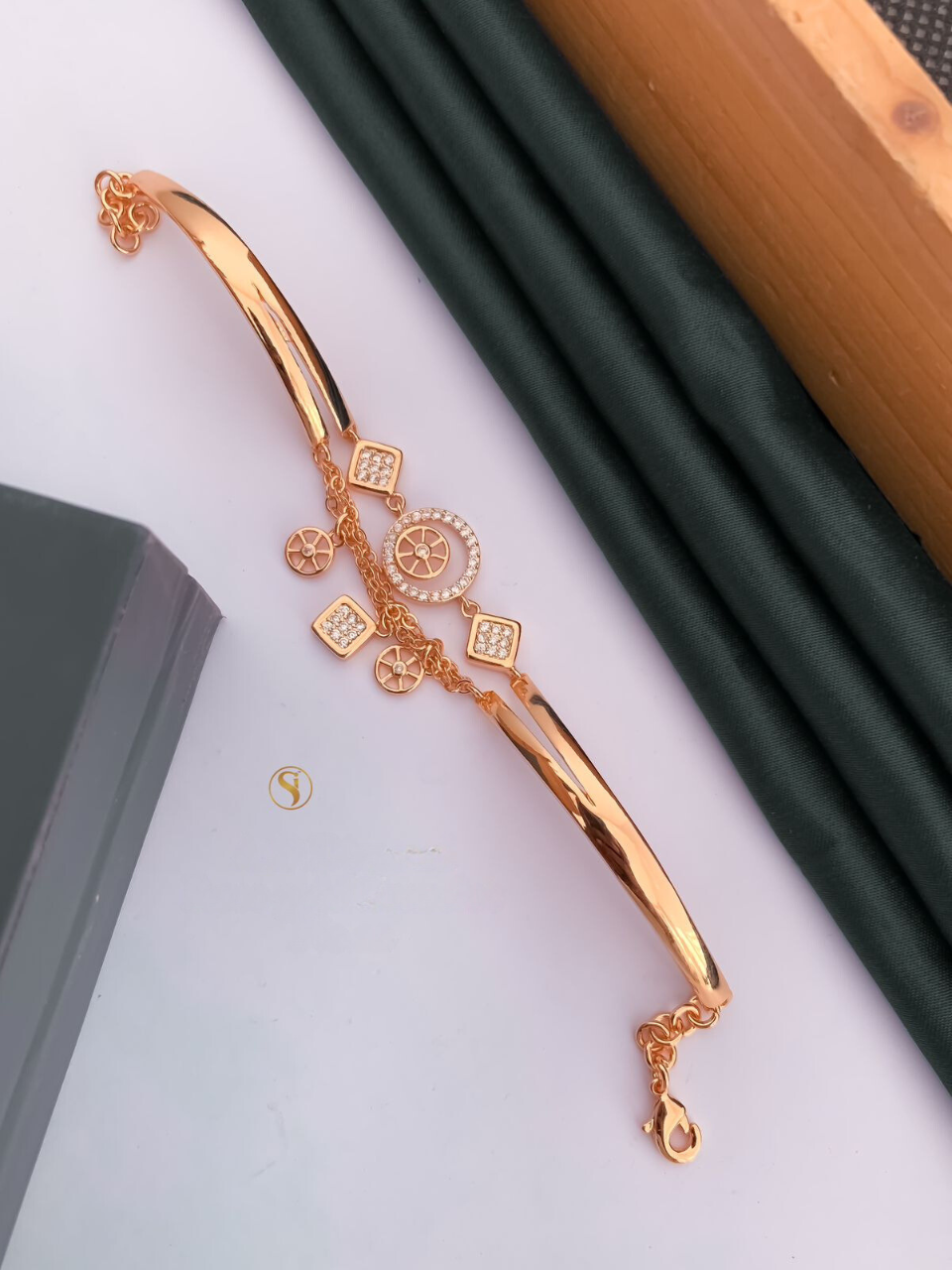 Round Cristal Diamond Studded Double String Bracelet