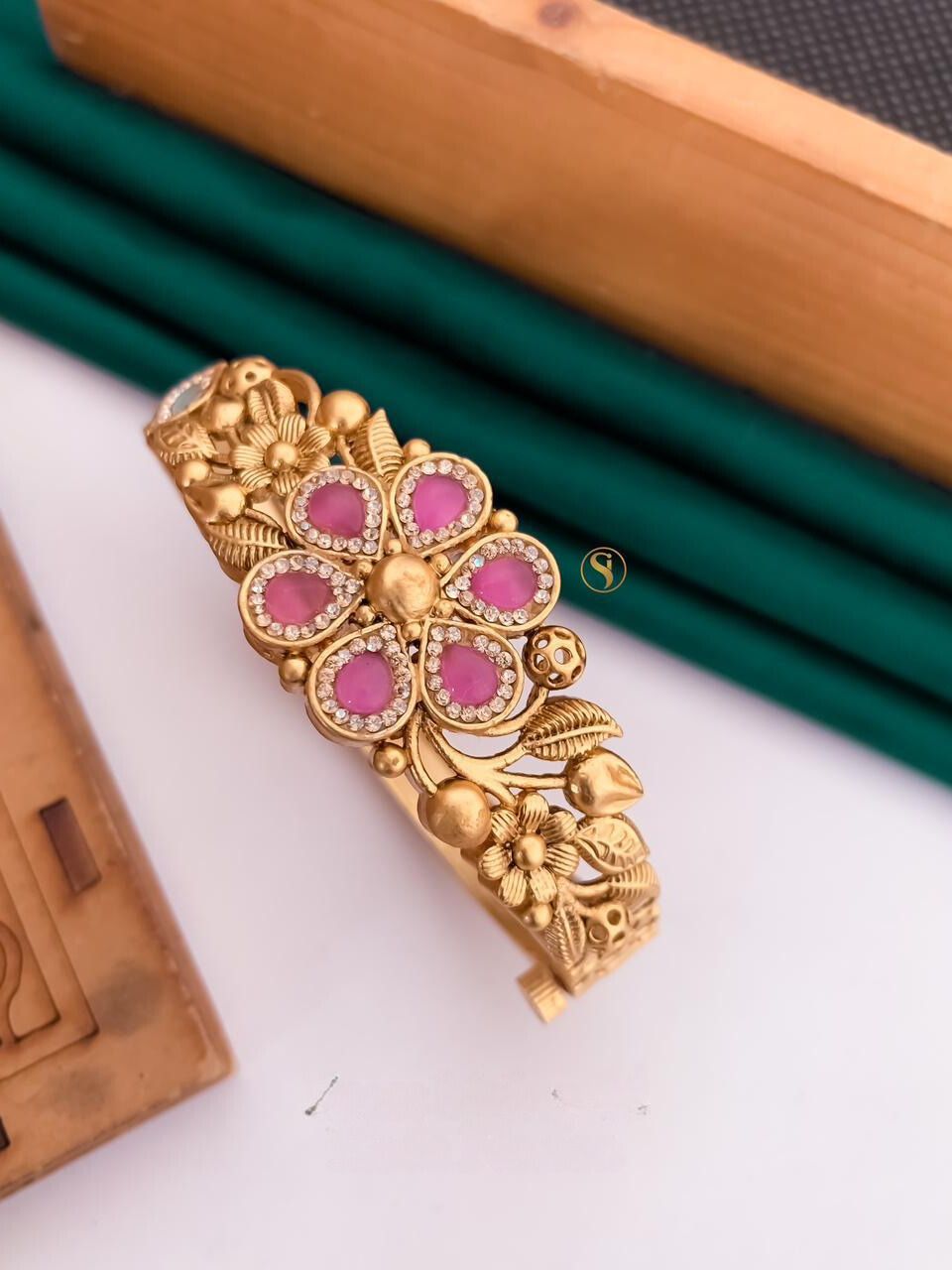 Floral Kundan High Gold Traditional Bracelet