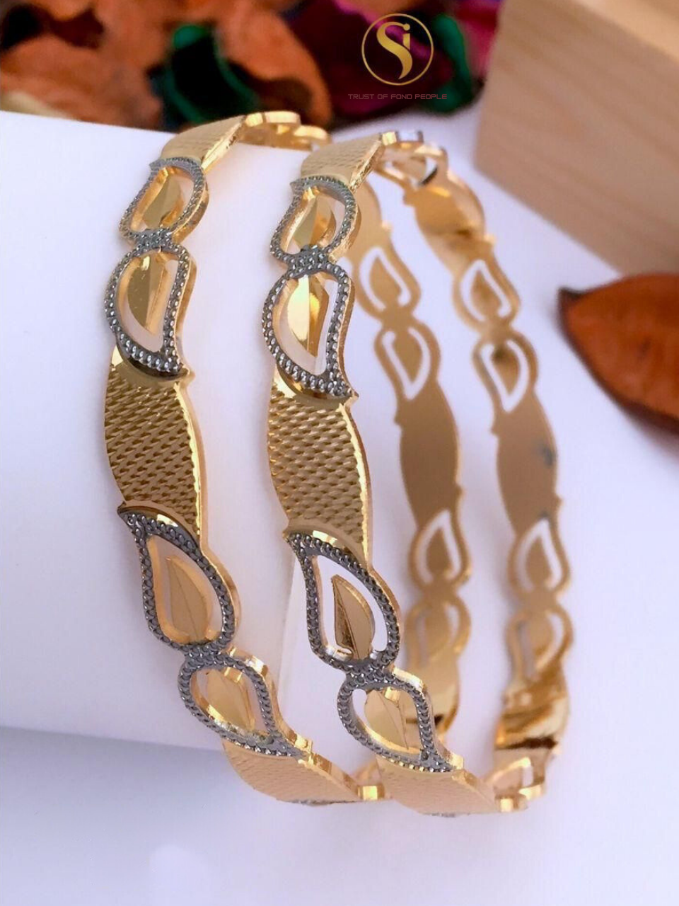 Fancy Panna Style Gold Bangles