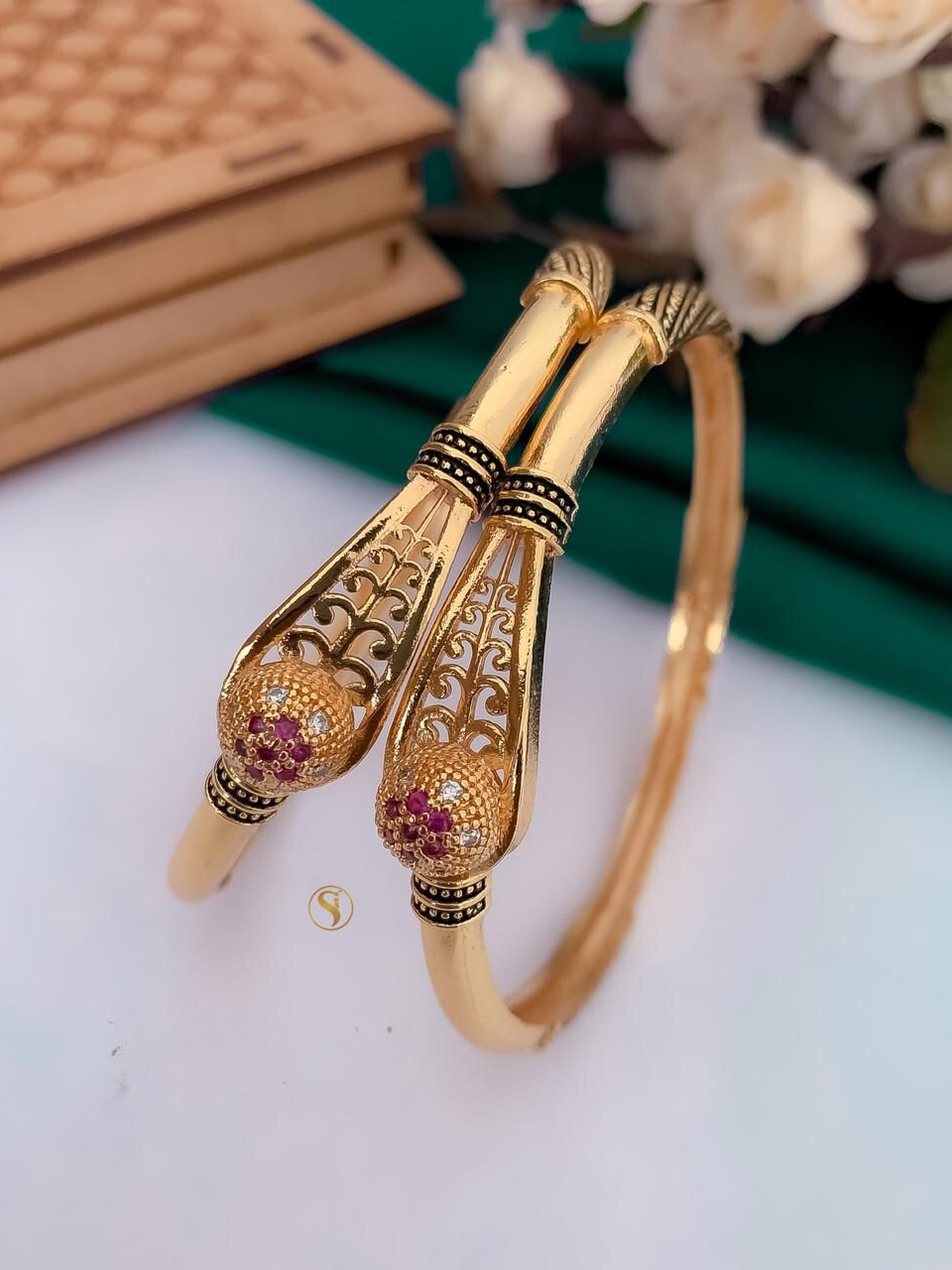 Gold tone Fancy style bangles